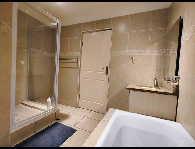 3 BEDROOM APARTMENT BLOCK FOR SALE IN FERREIRA TOWN
